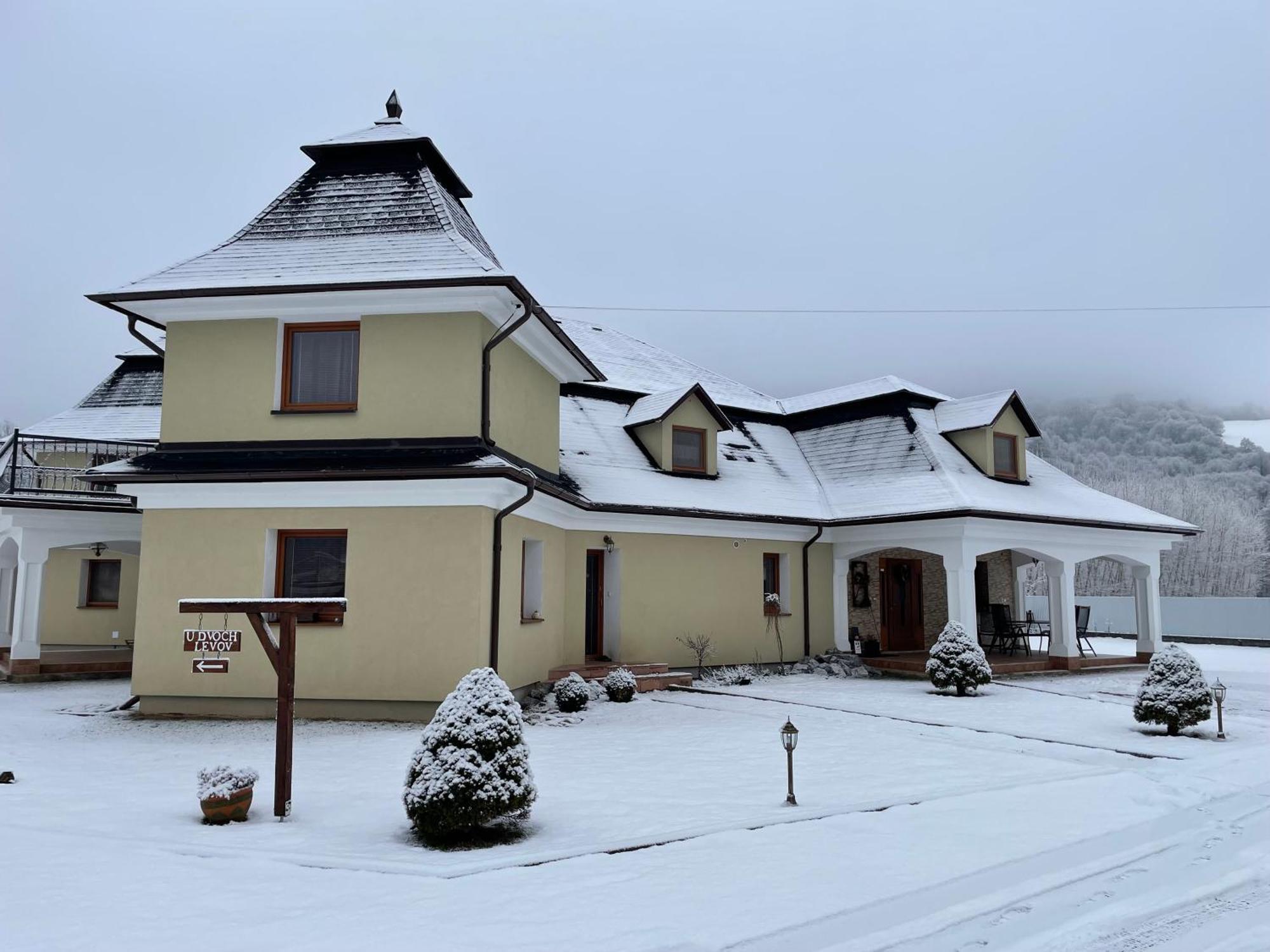 Penzion U Dvoch Levov Oravsky Podzamok Dış mekan fotoğraf